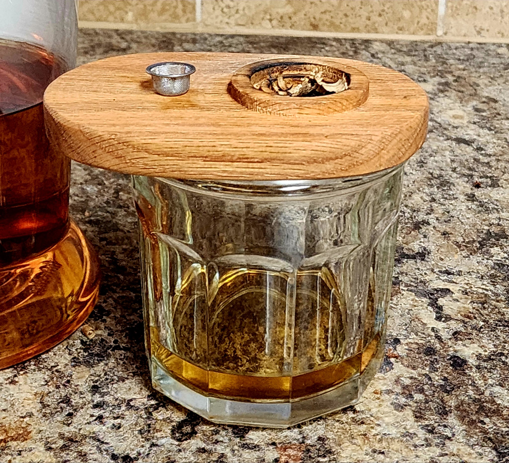 Whiskey Smoker With Extra Screen and Oak and Cherry Shavings
